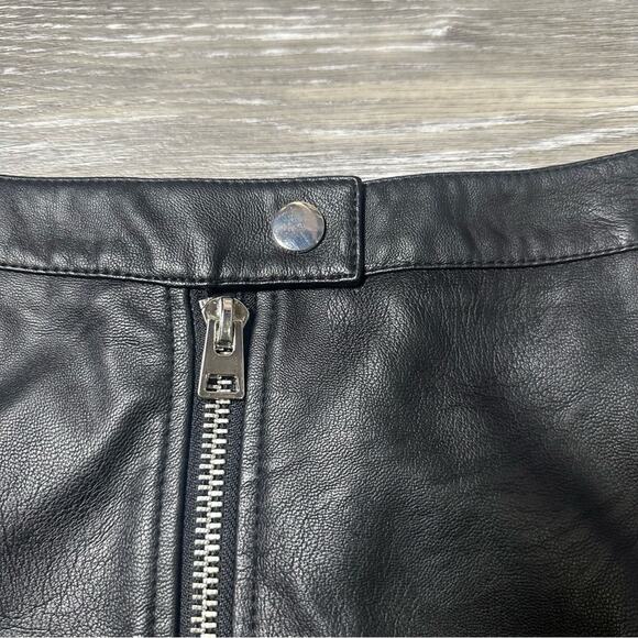 Topshop Black Faux Leather Zipper Mini Skirt NEW - Picture 2 of 6